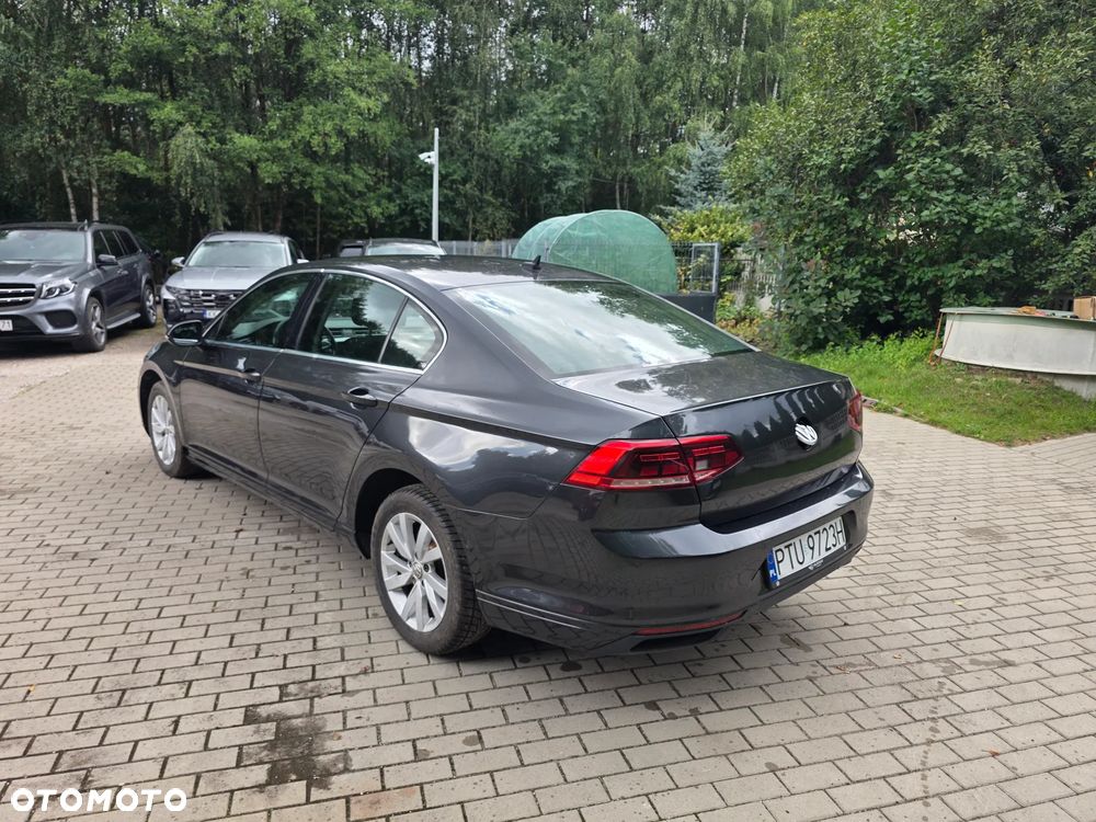 Volkswagen Passat - 8
