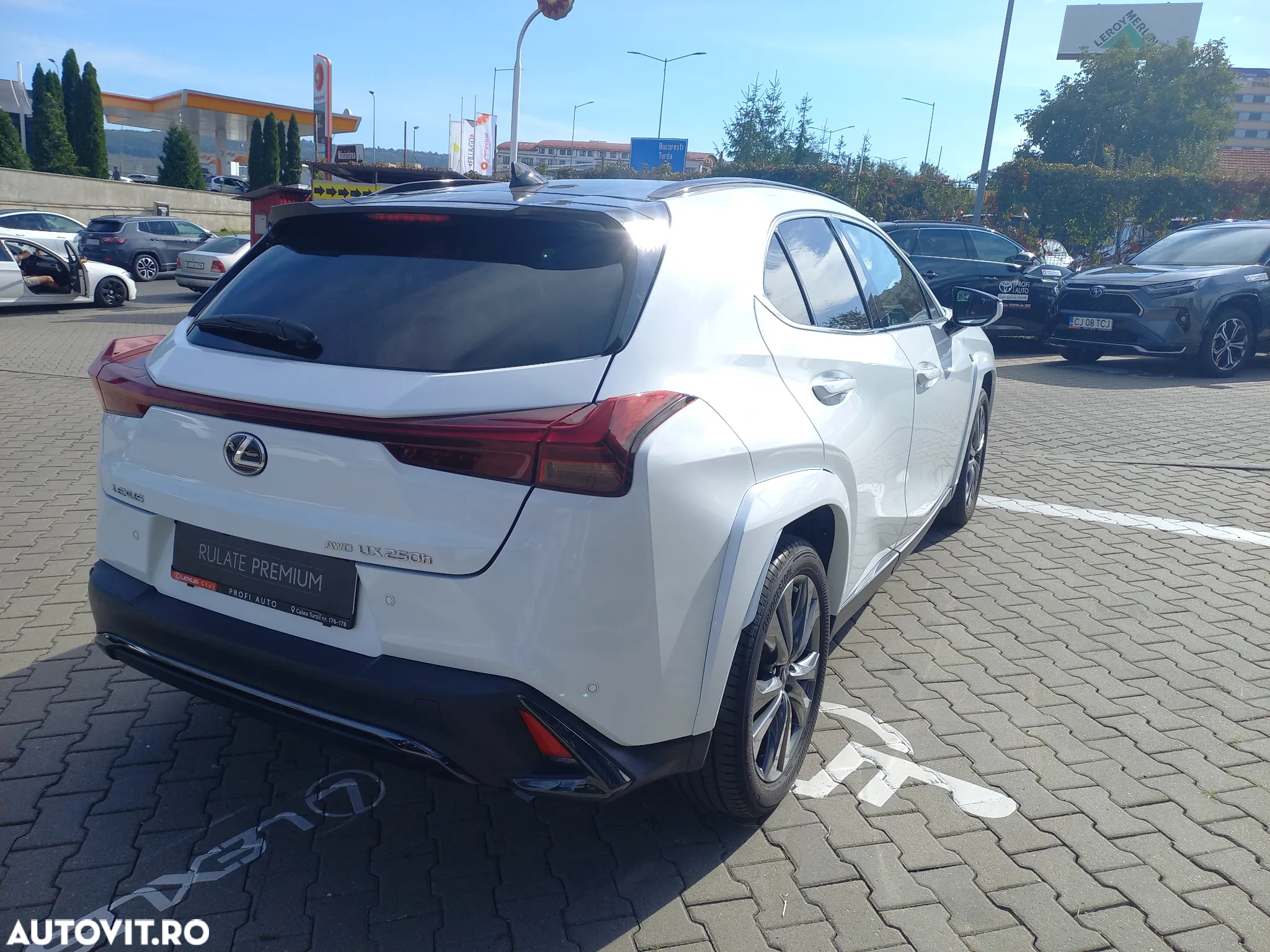 Lexus UX 250h 2.0L HEV 20H- (178 HP) 4X4 CVT F Sport - 6