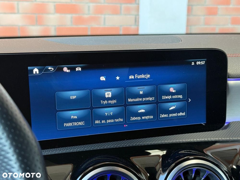 Mercedes-Benz CLA - 27