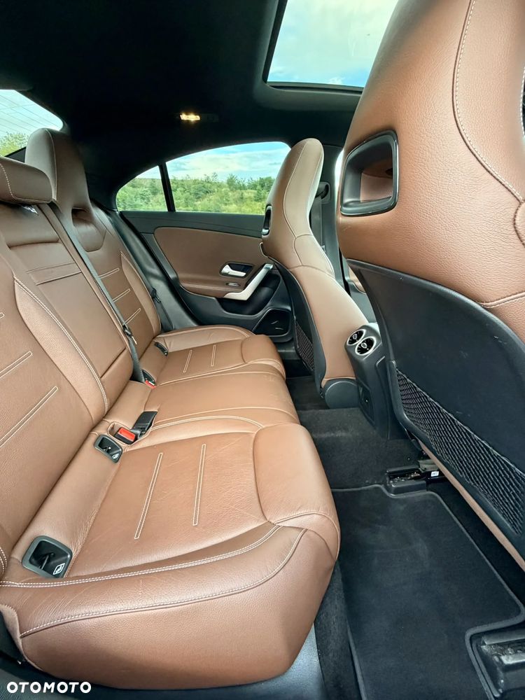 Mercedes-Benz CLA 250 E AMG Line 8G-DCT - 21
