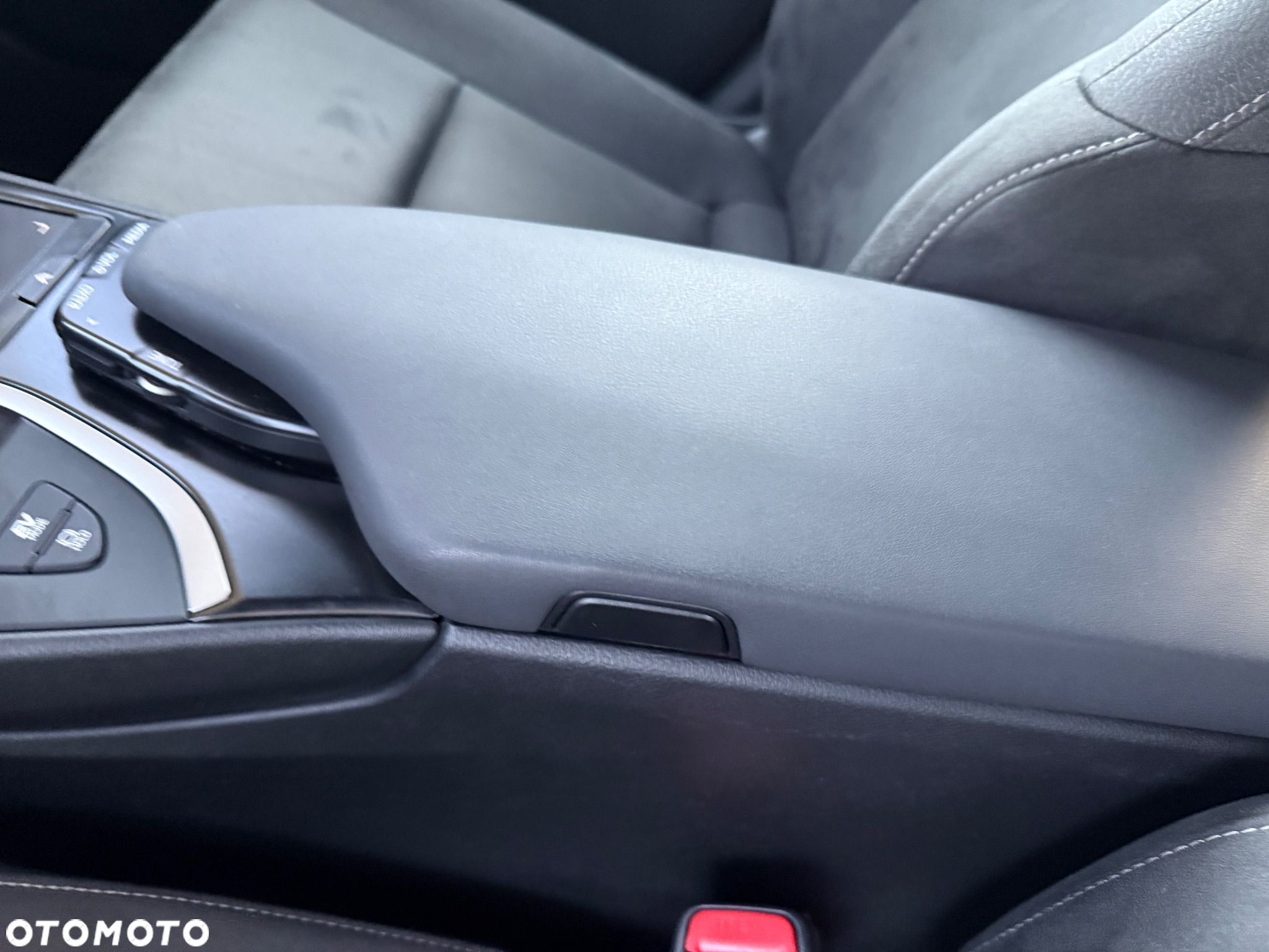 Lexus UX 250h Business Edition - 24
