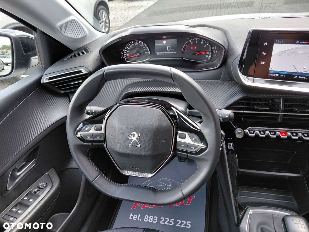 Peugeot 208 - 18