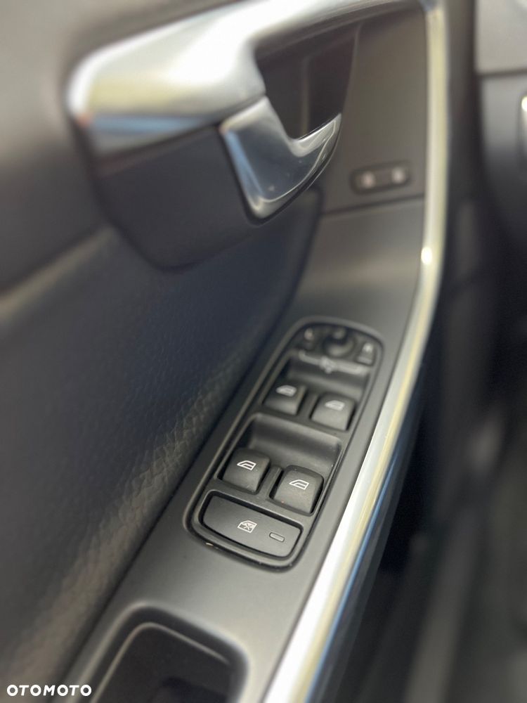 Volvo V60 D2 Summum - 12