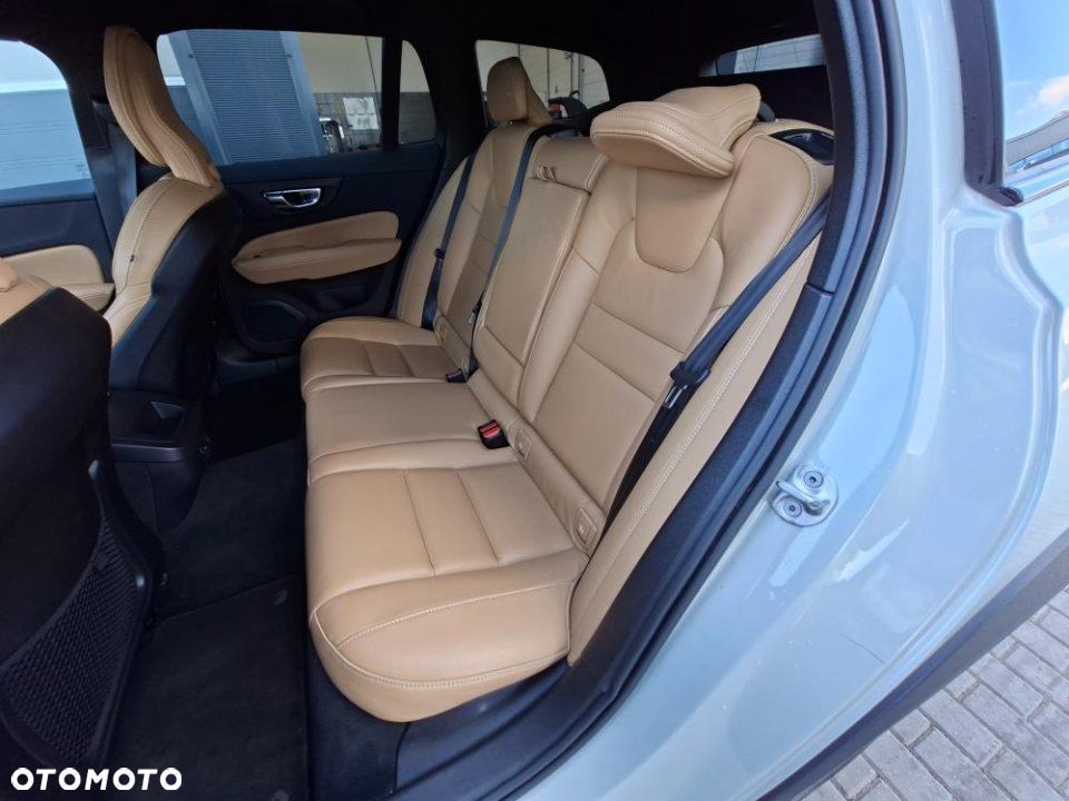 Volvo V60 Cross Country - 13