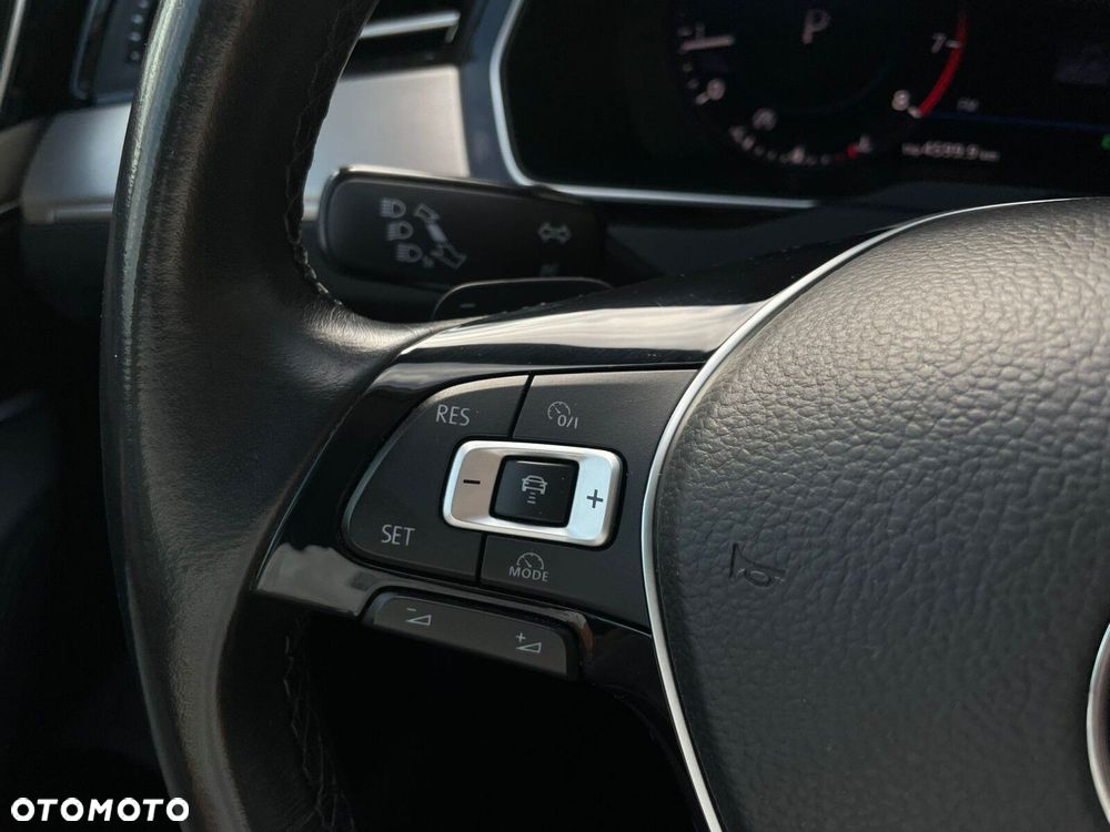 Volkswagen Passat - 25