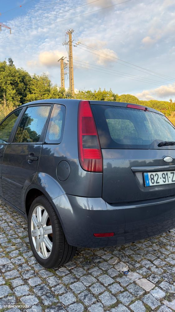 Ford Fiesta 1.25 Ghia - 11