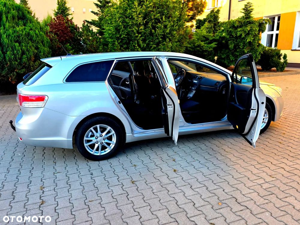 Toyota Avensis - 26