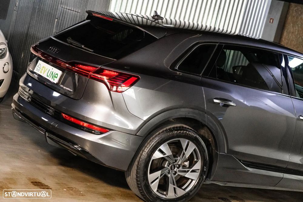 Audi e-tron 55 quattro - 12