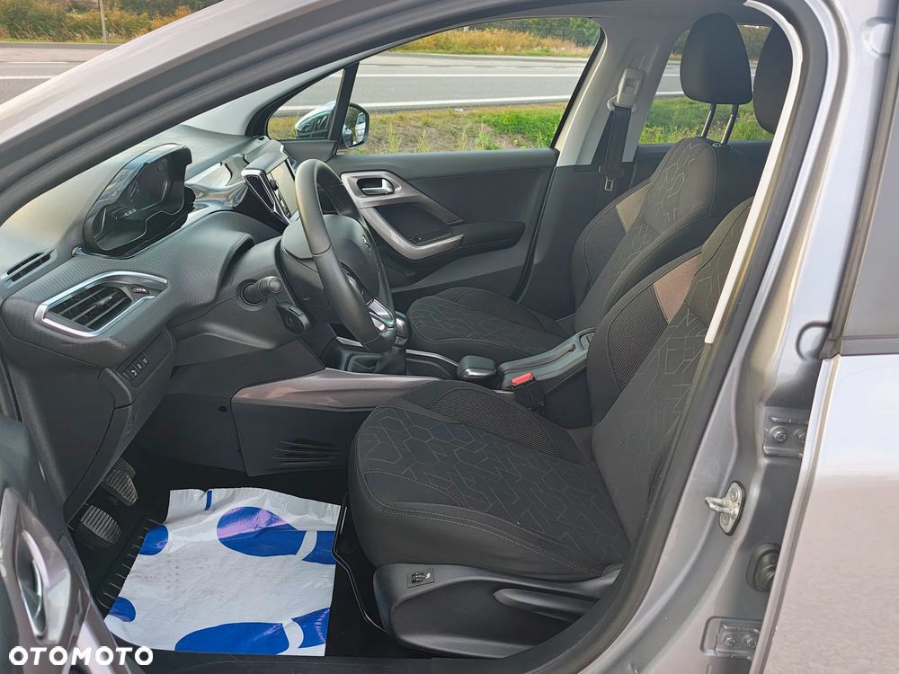 Peugeot 2008 1.6 BlueHDi Style - 28
