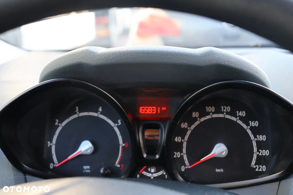 Ford Fiesta 1.25 Trend - 13