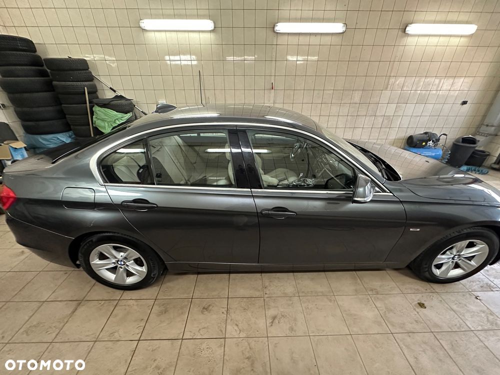 BMW Seria 3 320d Efficient Dynamics Luxury Line - 7