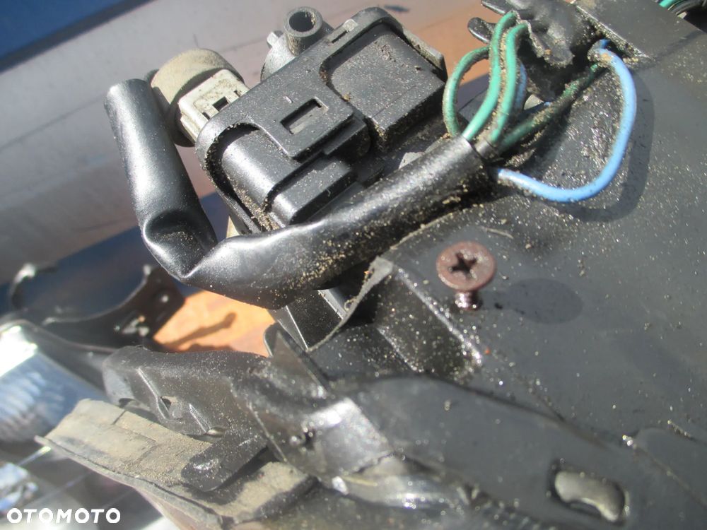 Lampa MITSUBISHI SPACE RUNNER - 4