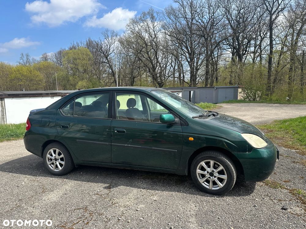 Toyota Prius - 1