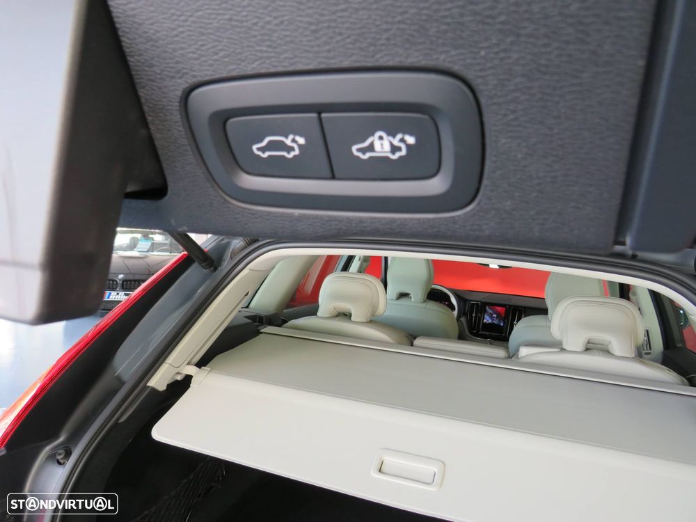 Volvo XC 60 2.0 B4 Momentum Plus - 43