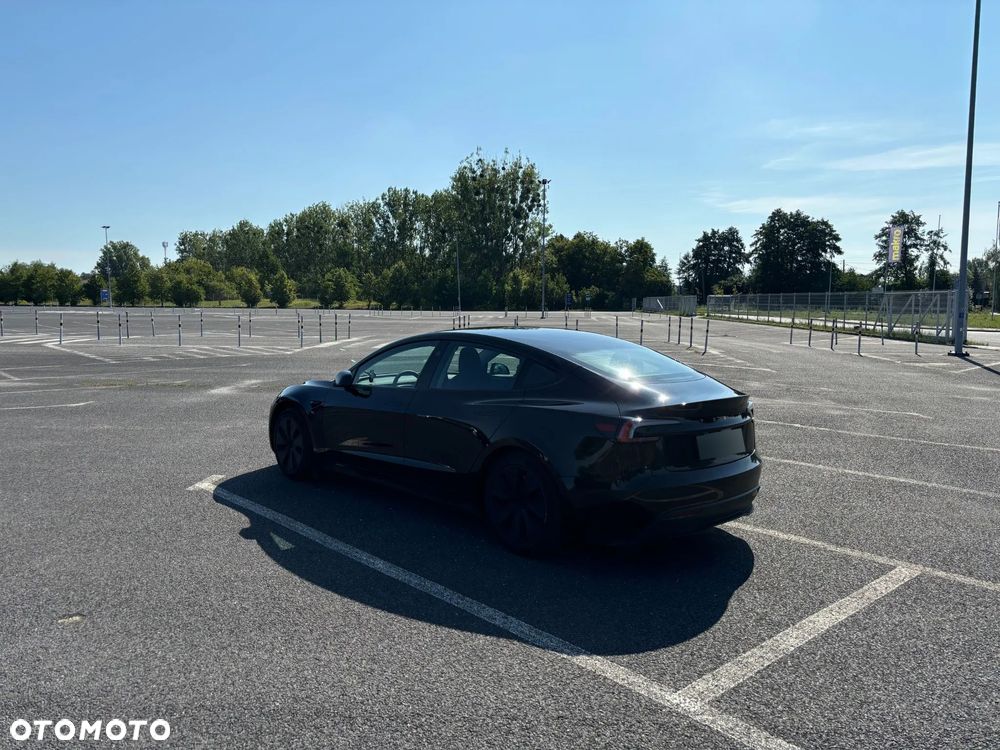Tesla Model 3 - 4