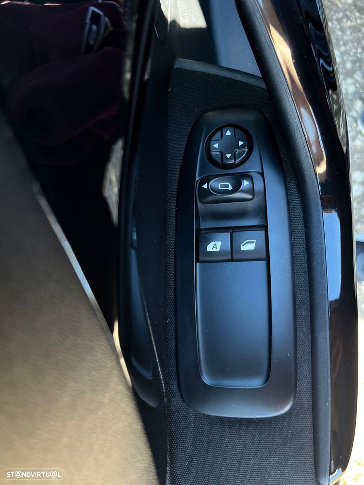 Peugeot 208 1.2 PureTech Active - 23