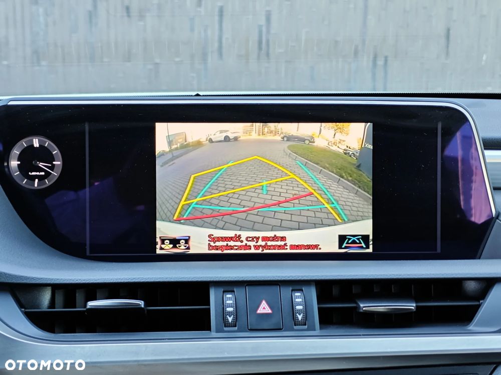Lexus ES 300h F Sport Edition - 18