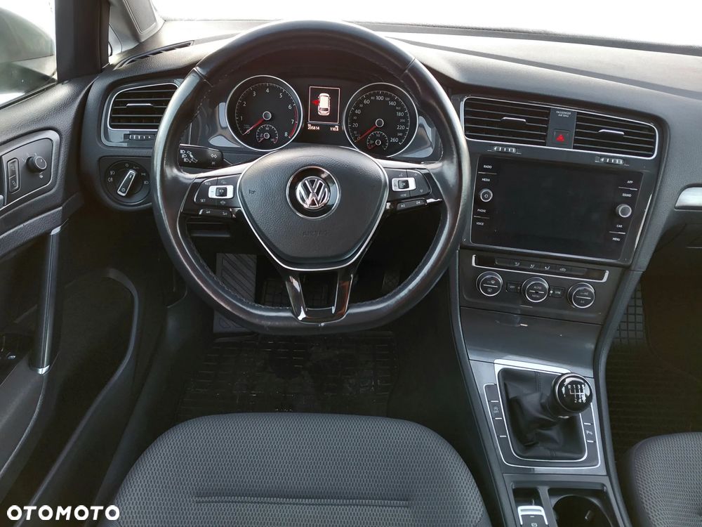 Volkswagen Golf 1.0 TSI BMT Comfortline - 21