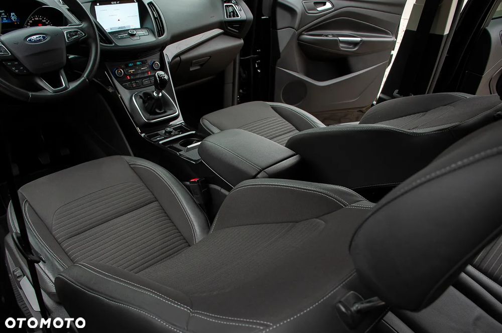 Ford Kuga 1.5 EcoBoost 2x4 Business Edition - 6