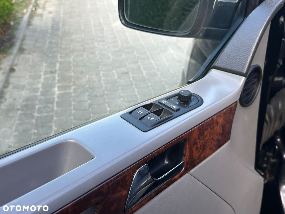 Volkswagen Multivan - 12