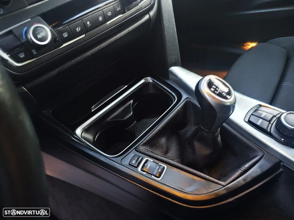 BMW 318 d Line Sport - 15