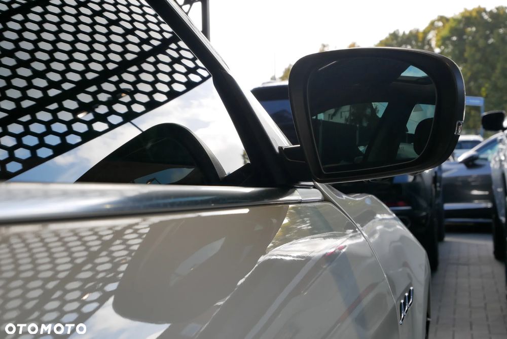 Maserati Ghibli S - 38