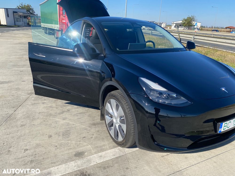 Tesla Model Y RWD Long Range - 1