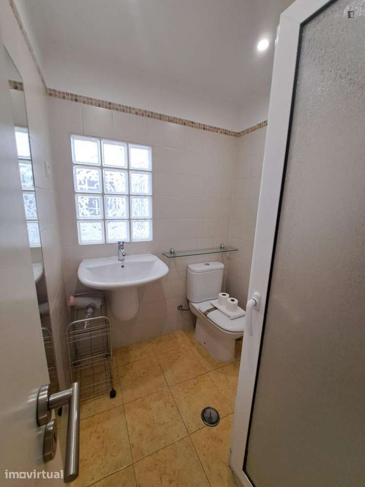 Quarto - localizado em Arroios Lisbon - Grande imagem: 3/20