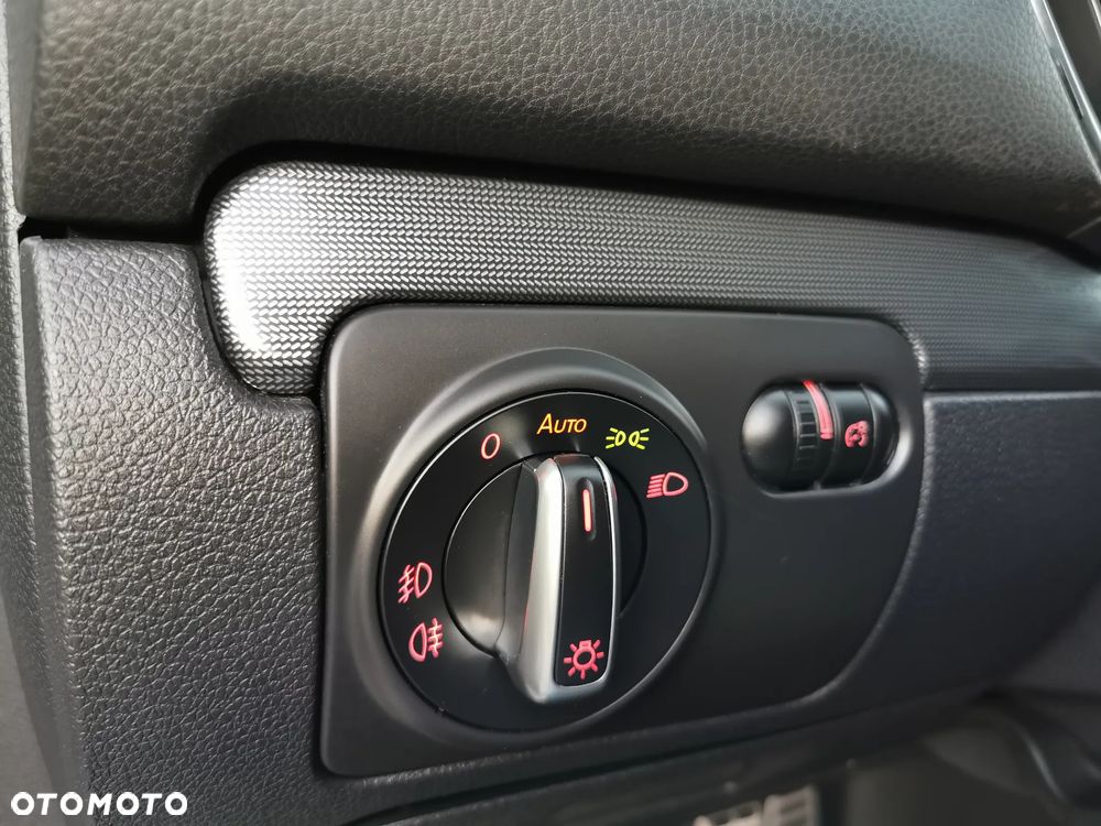 Volkswagen Golf - 30