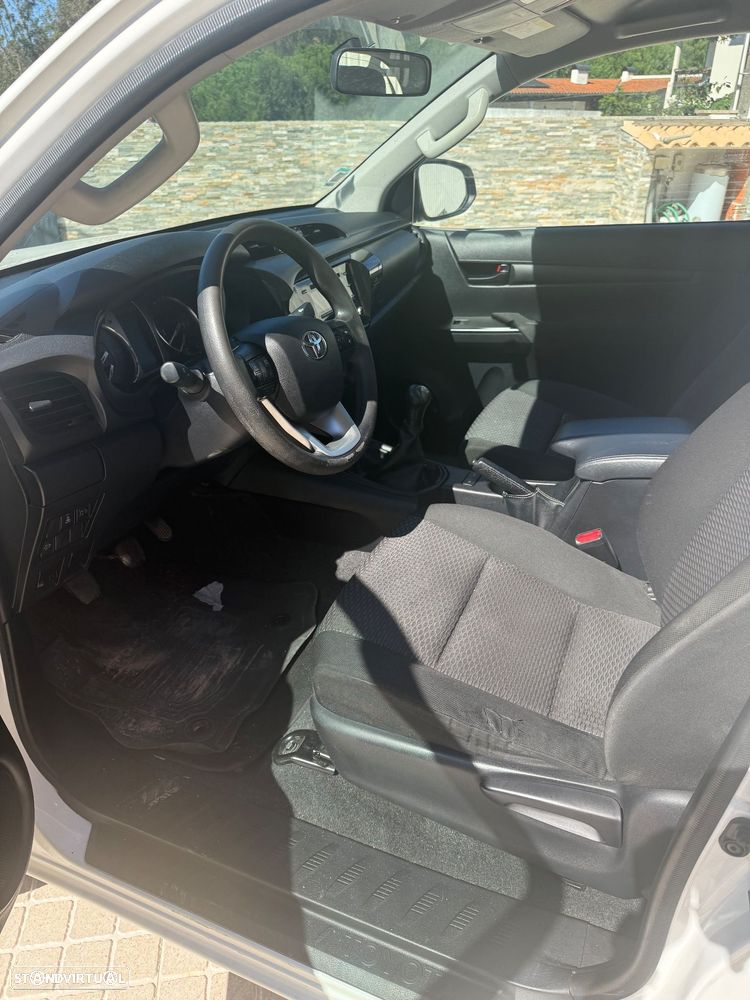 Toyota Hilux 2.4 D-4D 2WD CE CM - 11