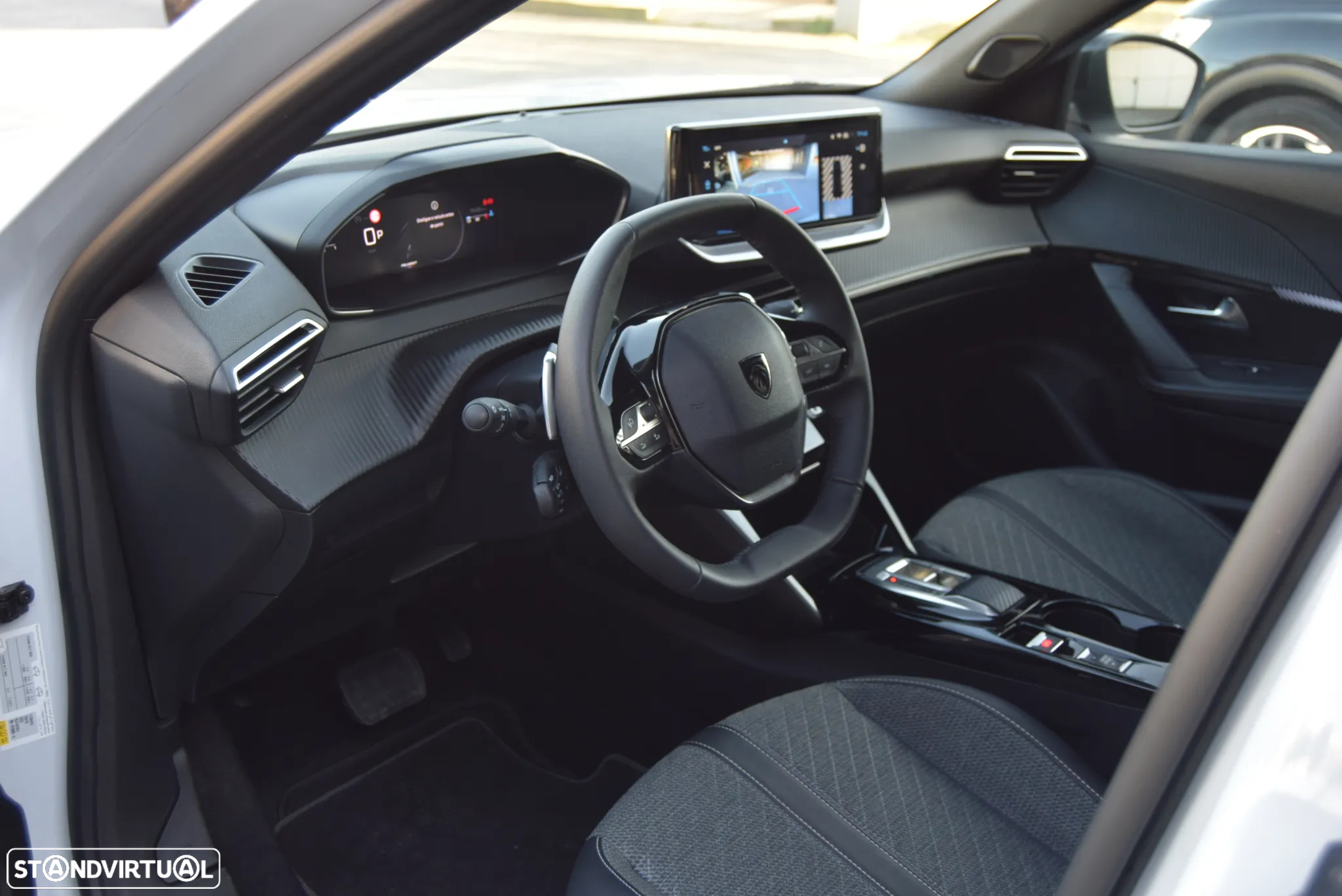 Peugeot 2008 1.2 PureTech Allure Pack EAT8 - 11