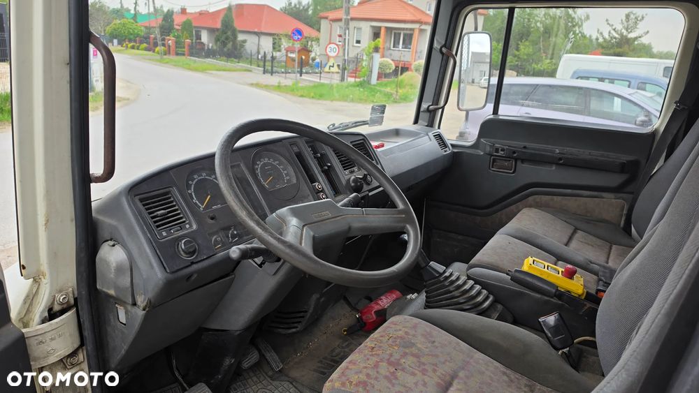 Nissan L35 - 5