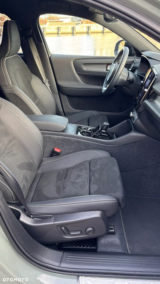 Volvo XC 40 B3 Plus Dark - 15