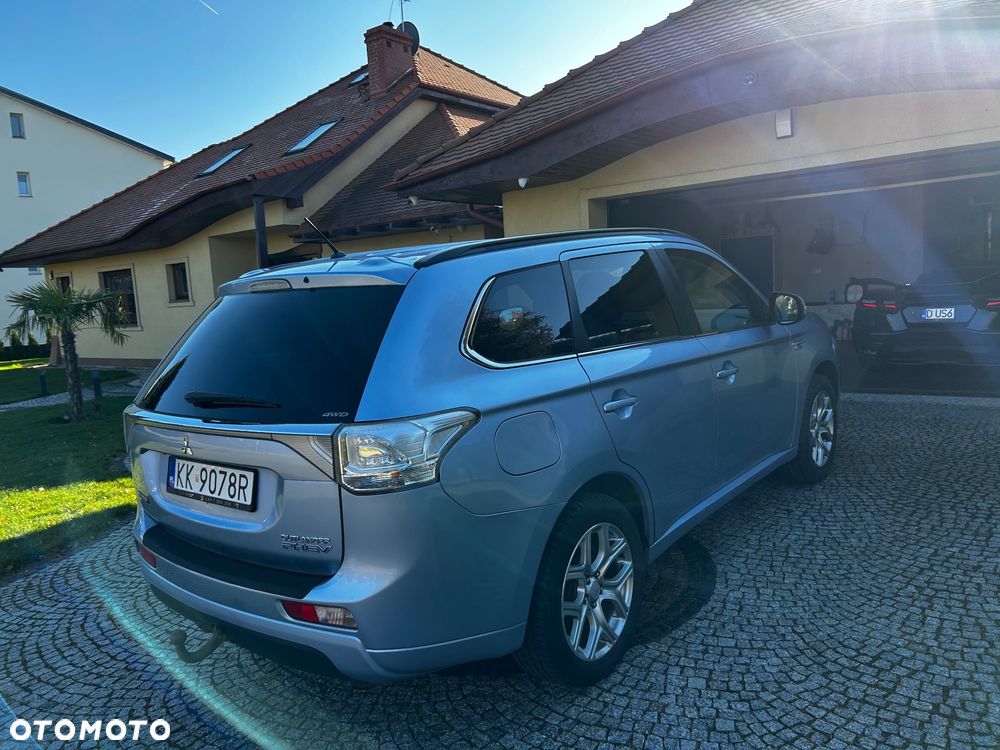 Mitsubishi Outlander 2.0 4WD Top - 24