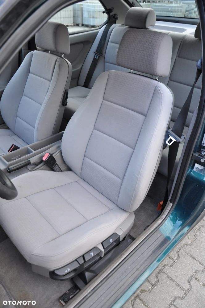 BMW Seria 3 316i - 26