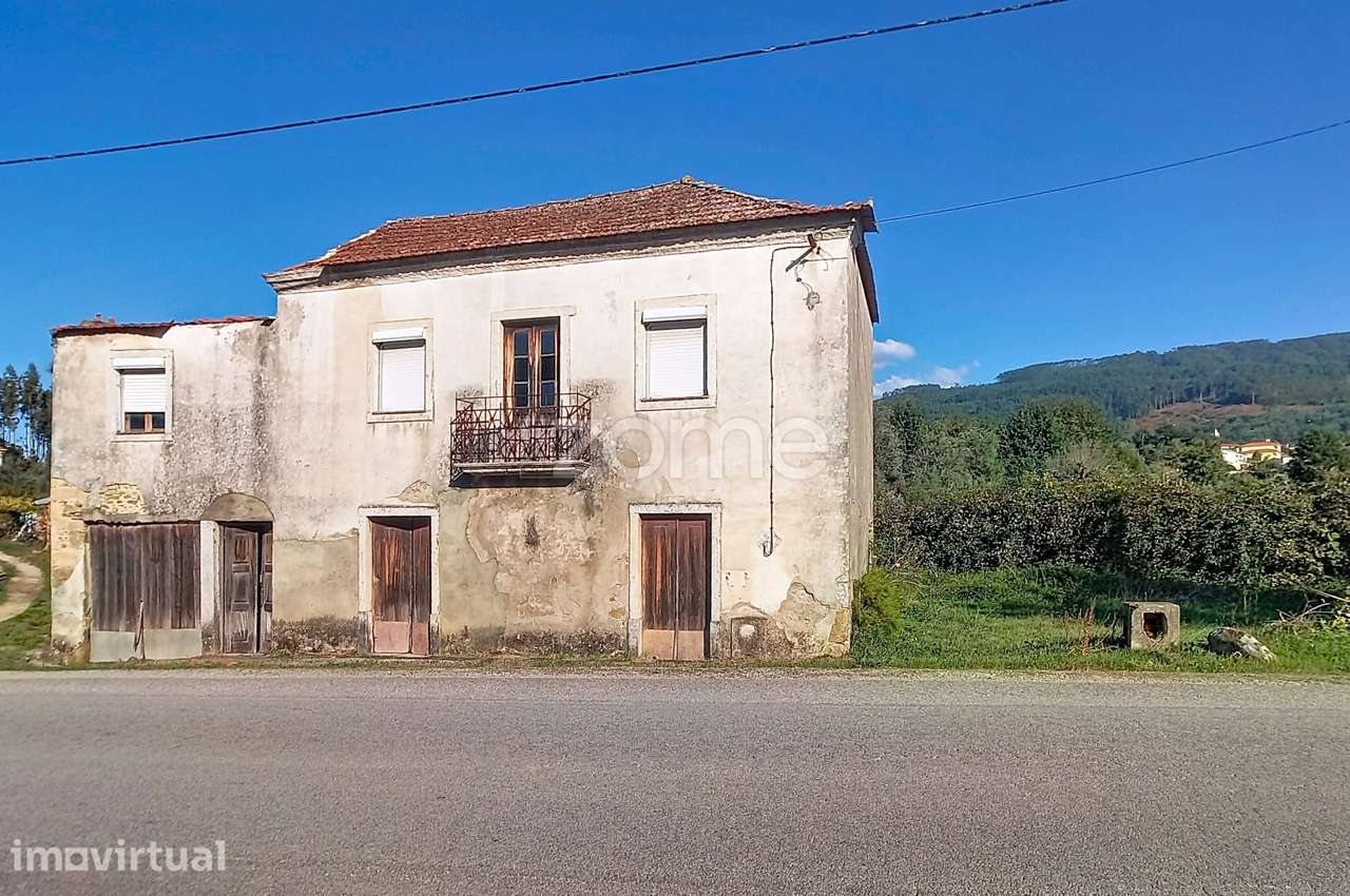 Moradia com Terreno para Remodelar - Oportunidade única