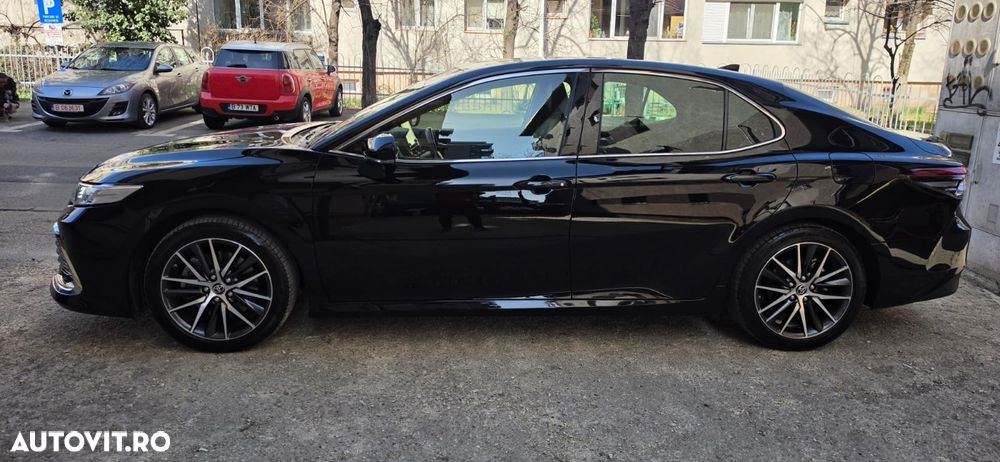 Toyota Camry Luxury - 11