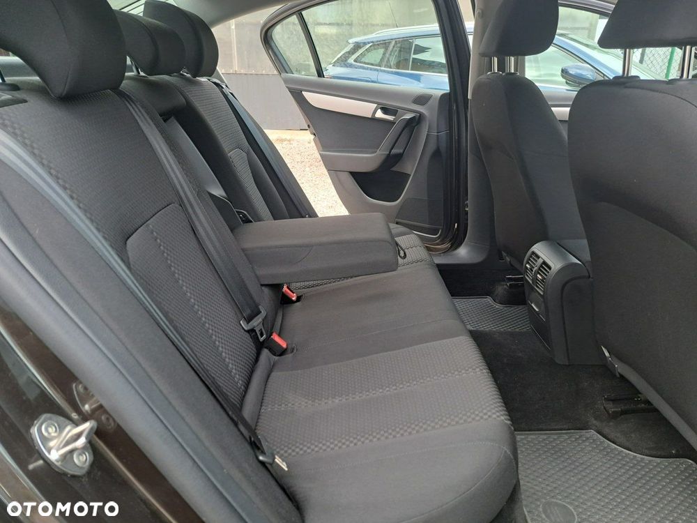 Volkswagen Passat 1.6 TDI Trendline - 13