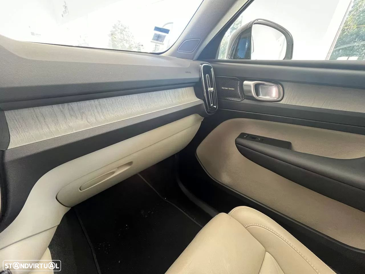 Volvo XC 40 1.5 T2 Plus Dark Auto - 12