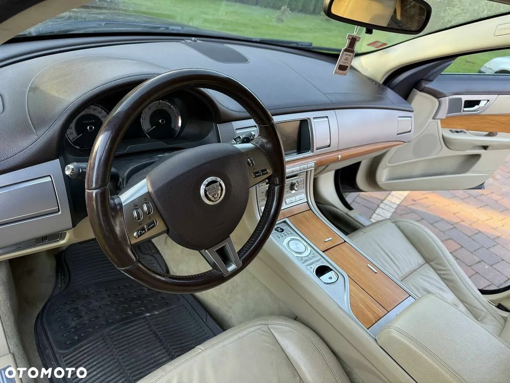 Jaguar XF 3.0 V6 D Premium Luxury - 13