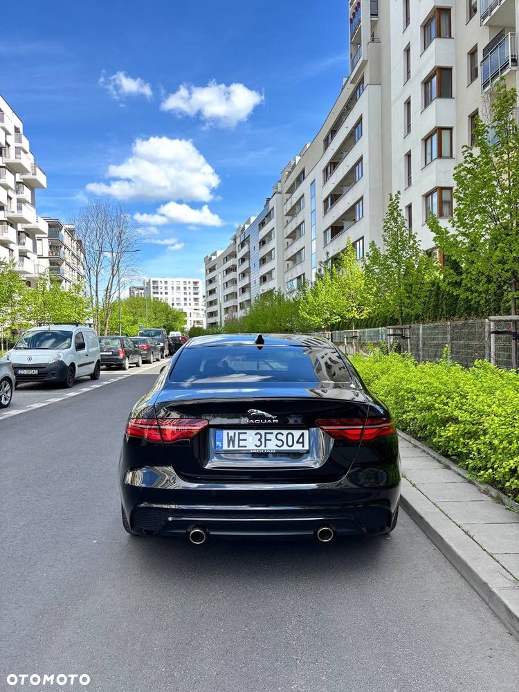 Jaguar XE 2.0 P300 AWD R-Dynamic HSE - 2