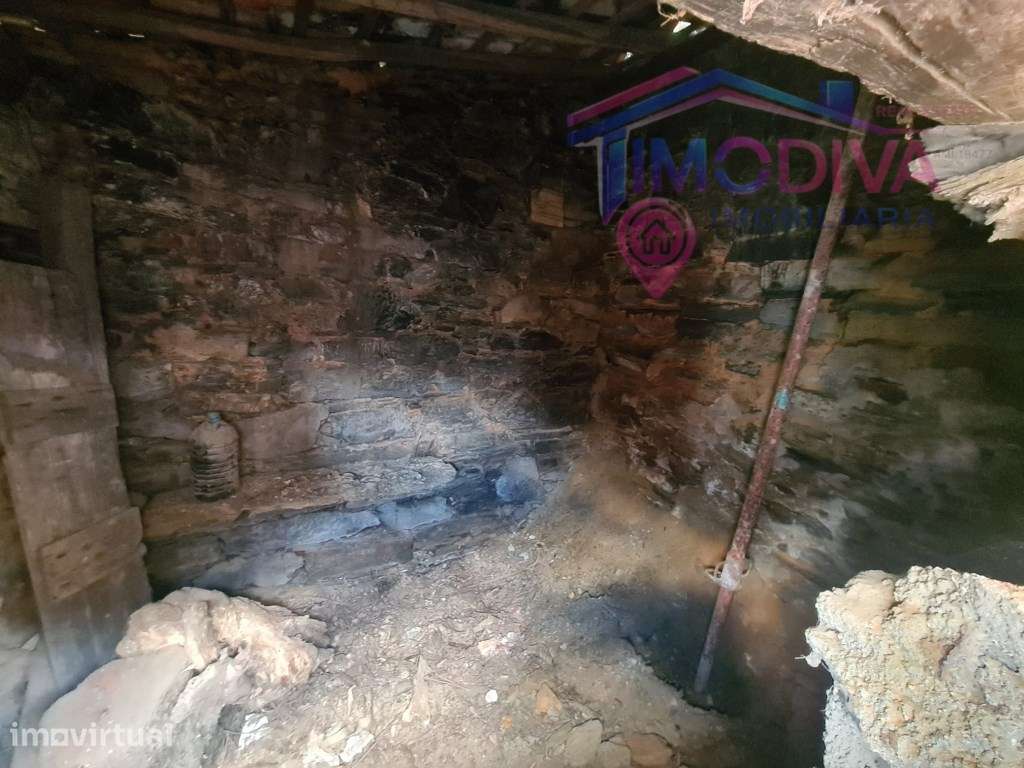 Casa de Campo para Reconstrução Total - Troviscal (Sertã) - Grande imagem: 3/7