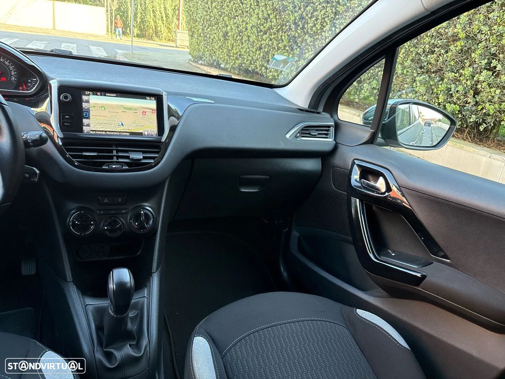 Peugeot 208 1.4 HDi SE Style - 13