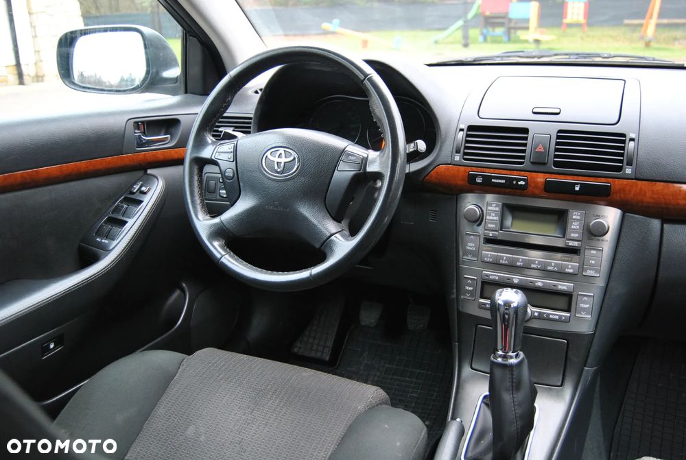 Toyota Avensis 1.8 VVT-i Sol - 11