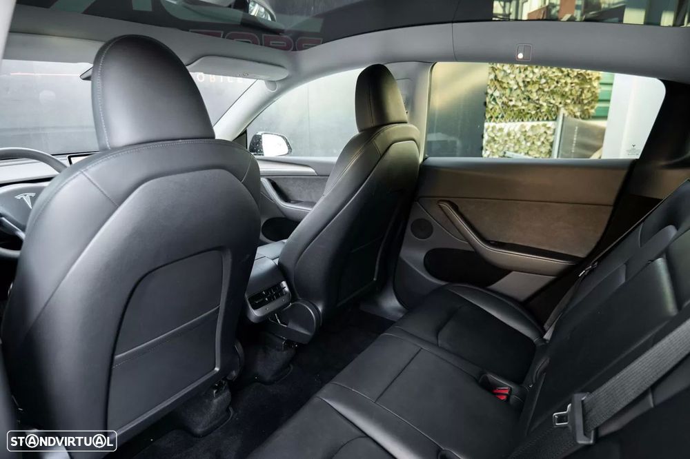 Tesla Model Y Long Range Dual Motor AWD - 23