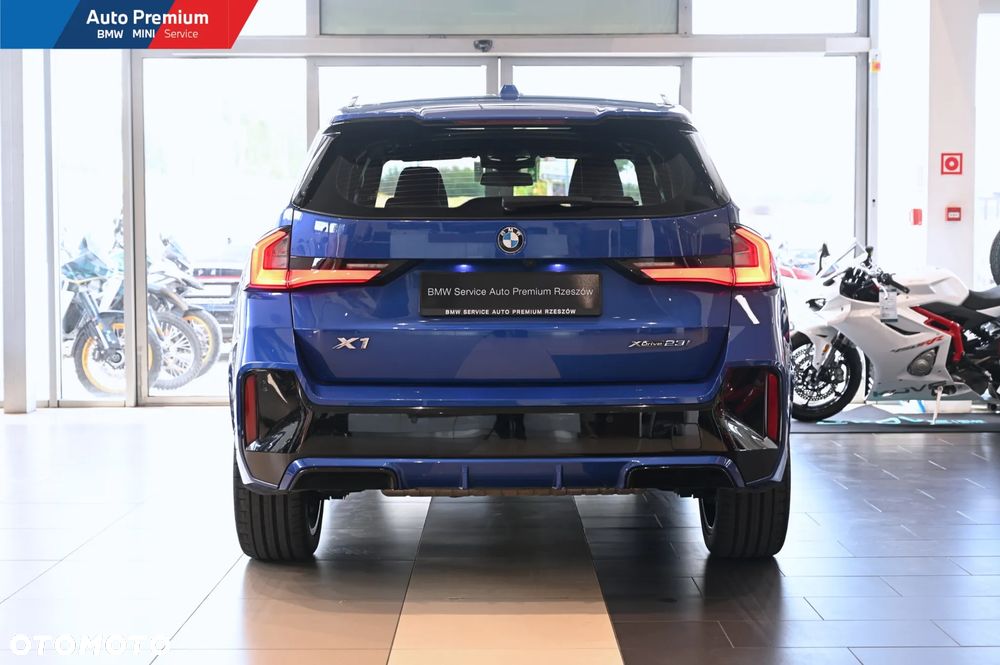 BMW X1 xDrive23i mHEV - 19
