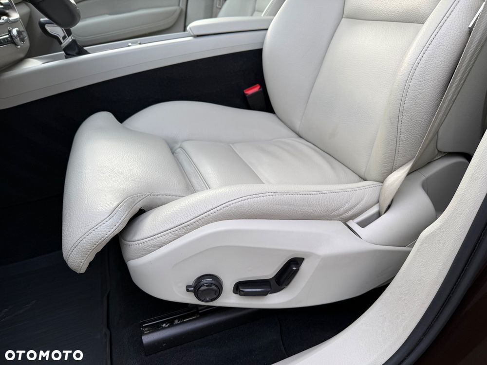 Volvo XC 60 D4 Momentum - 28