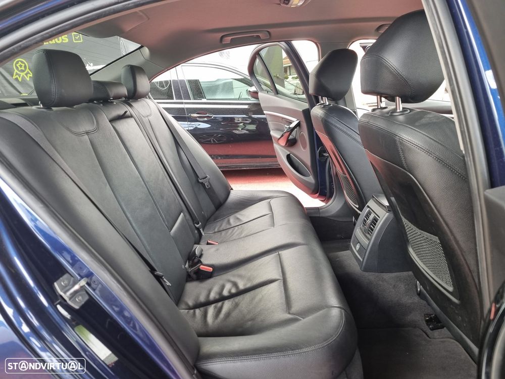 BMW 330 e iPerformance Line Luxury - 16