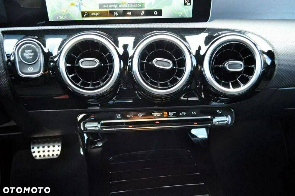 Mercedes-Benz CLA 200 7G-DCT AMG Line - 29