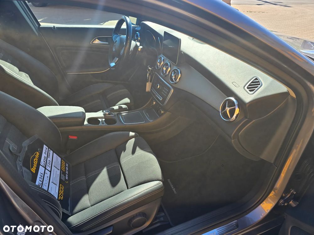 Mercedes-Benz GLA 200 d 7G-DCT - 8